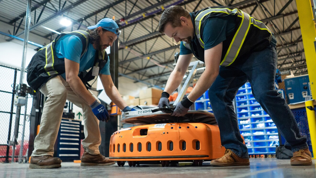 I robot di Amazon: un investimento da 400 milioni in automazione per gli stabilimenti europei